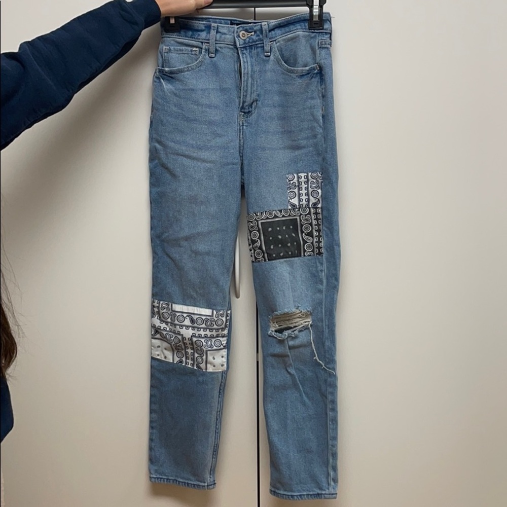Hollister Ultra-High Rise Mom Jeans